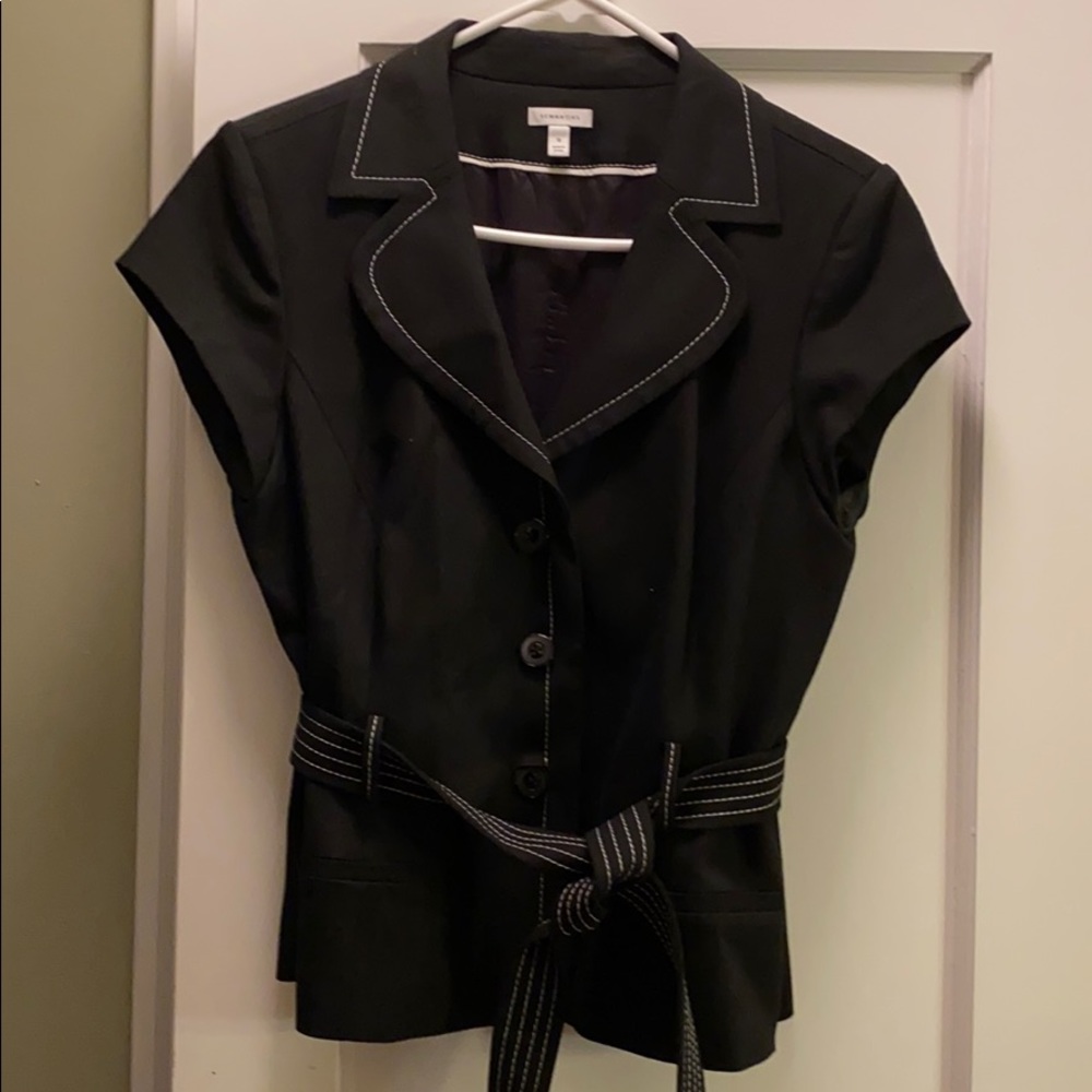 Short sleeve suit with tie belt